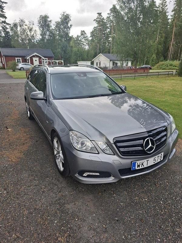 Grå Begagnad 2010 Mercedes E350 Avantgarde Kombi | 130 000 kr (Marknadspris) - Bild 1/3
