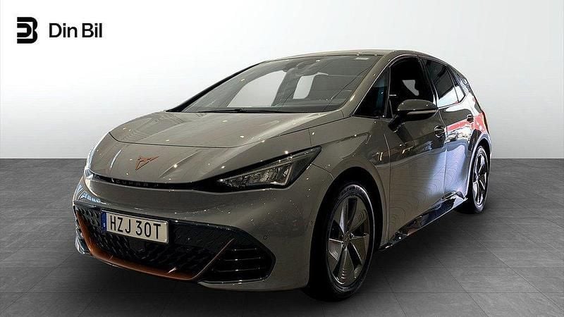 Ljusgrå (vapor grey) Begagnad 2023 Cupra Born Halvkombi | 274 900 kr (Marknadspris) - Bild 1/4