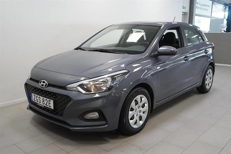 Grå Begagnad 2020 Hyundai i20 Life Halvkombi | 129 900 kr (Marknadspris) - Bild 1/4