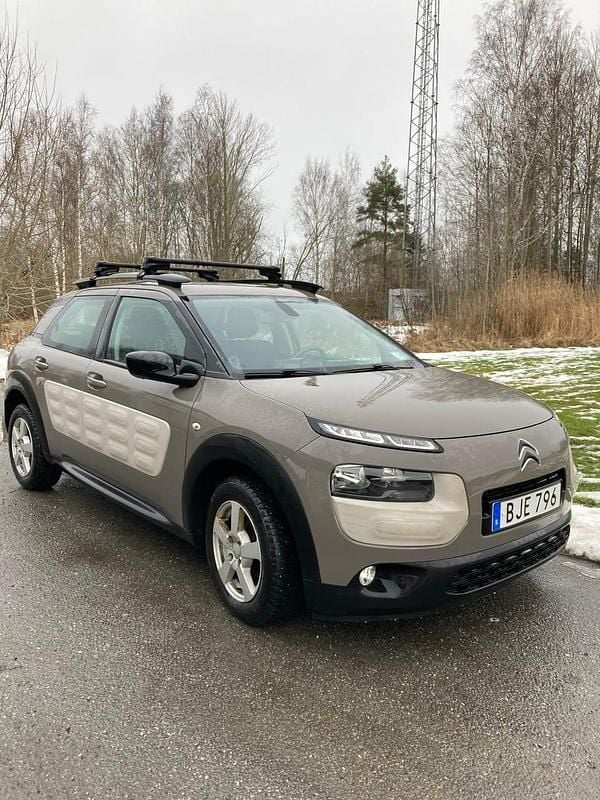 Begagnad 2014 Citroën C4 Cactus PureTech Halvkombi | 48 000 kr (Marknadspris) - Bild 1/4
