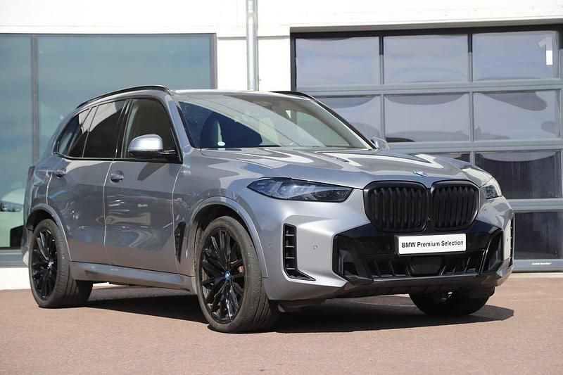 Grå Begagnad 2023 BMW X5 M Sport SUV | 1 045 000 kr - Bild 1/3