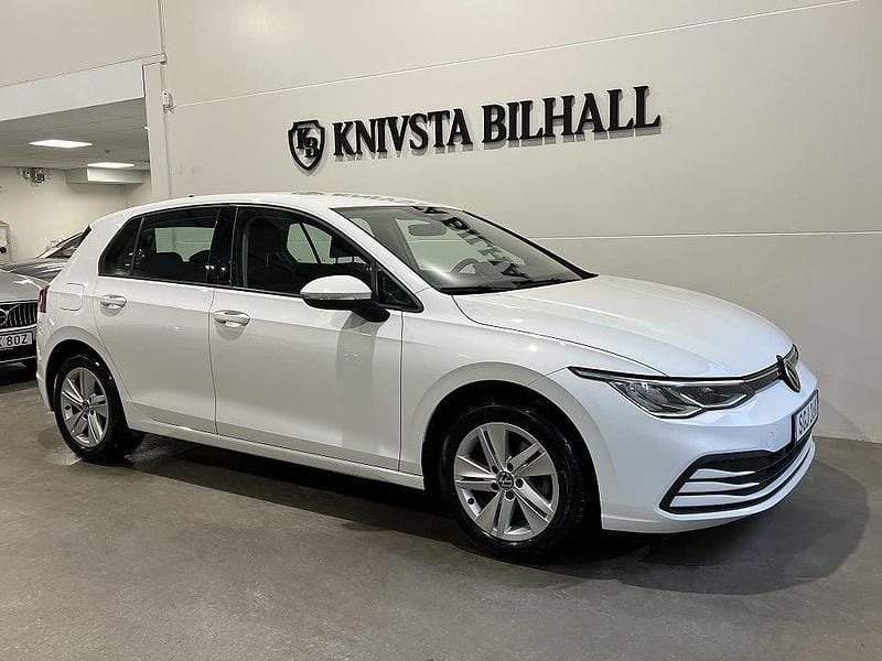 Begagnad VW Golf VIII Life 150 HK (110 kW) 2020 Vit Halvkombi