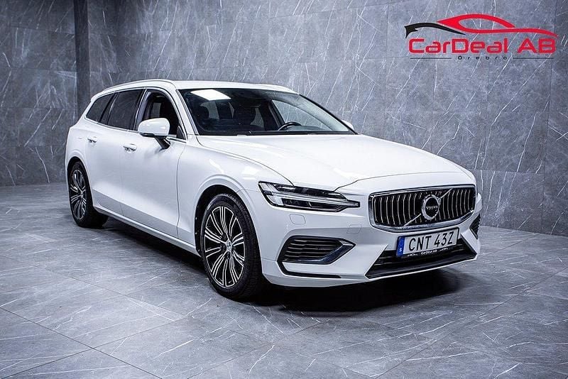 Vit Begagnad 2021 Volvo V60 Momentum Kombi | 284 800 kr (Marknadspris) - Bild 1/4