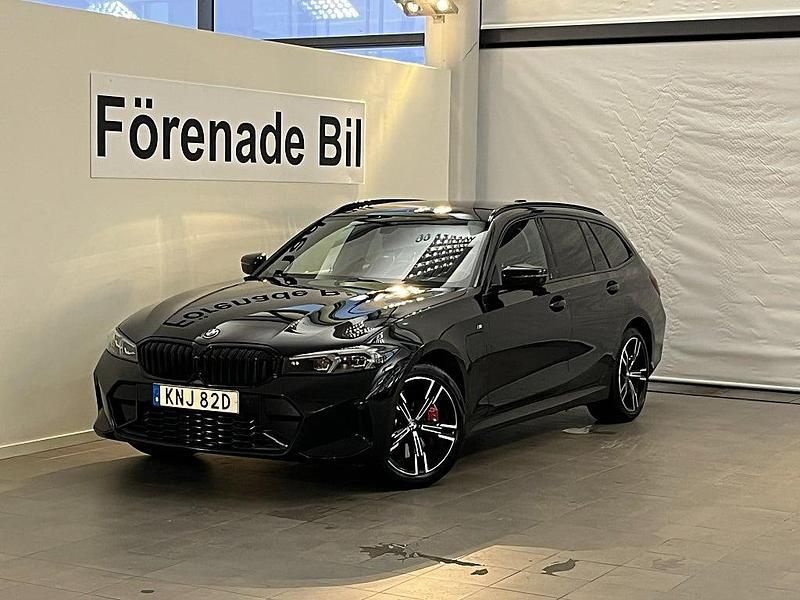 Svart Begagnad 2025 BMW 330e M Sport Kombi | 519 000 kr (Lite dyr) - Bild 1/4