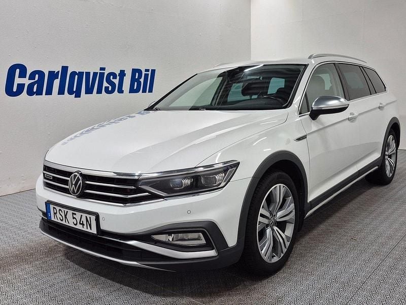 Vit Begagnad 2021 VW Passat Alltrack Executive Kombi | 299 000 kr (Marknadspris) - Bild 1/4