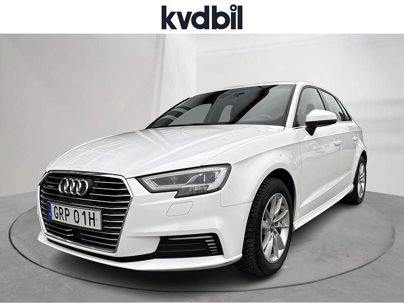 Vit Begagnad 2020 Audi A3 Sportback e-tron Proline Halvkombi | 189 900 kr (Marknadspris) - Bild 1/3