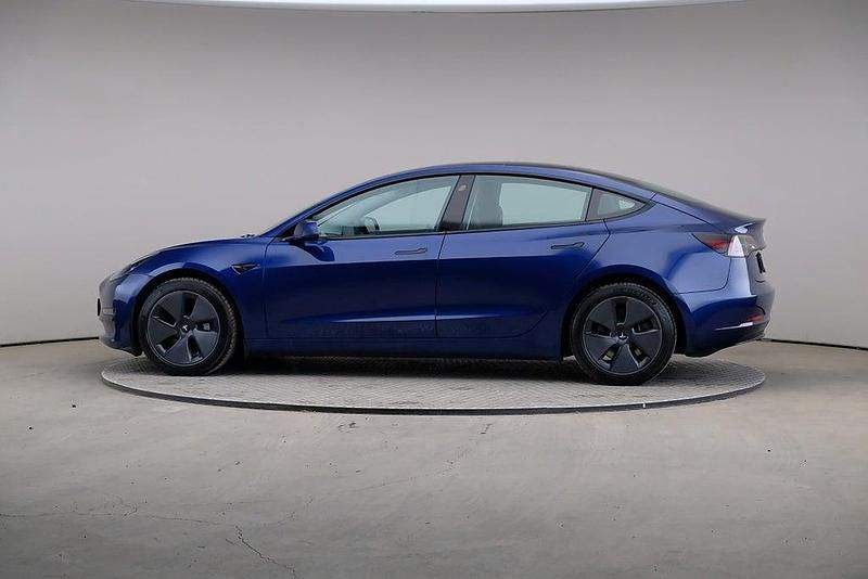 Begagnad Tesla Model 3 323 kW (440 HK) 2023 Blå Sedan