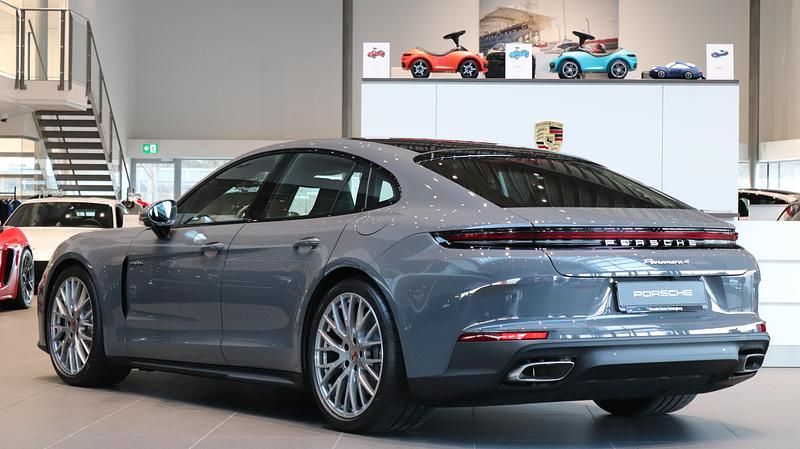 Ny Porsche Panamera 4 2026 Grå Sedan