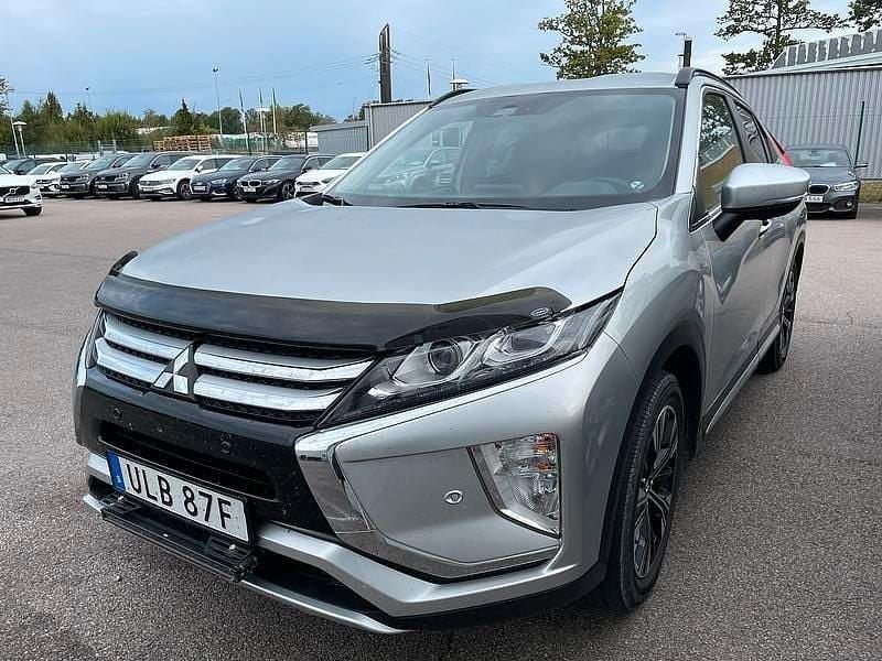 Silver (silver metallic) Begagnad 2020 Mitsubishi Eclipse Cross SUV | 199 000 kr (Marknadspris) - Bild 1/2