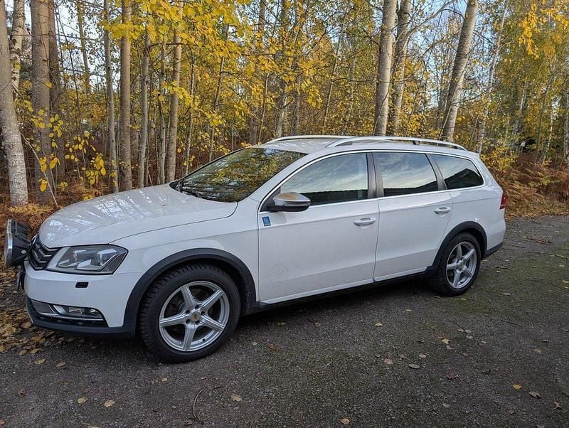 Vit Begagnad 2013 VW Passat Alltrack Kombi | 69 000 kr (Bra pris) - Bild 1/4