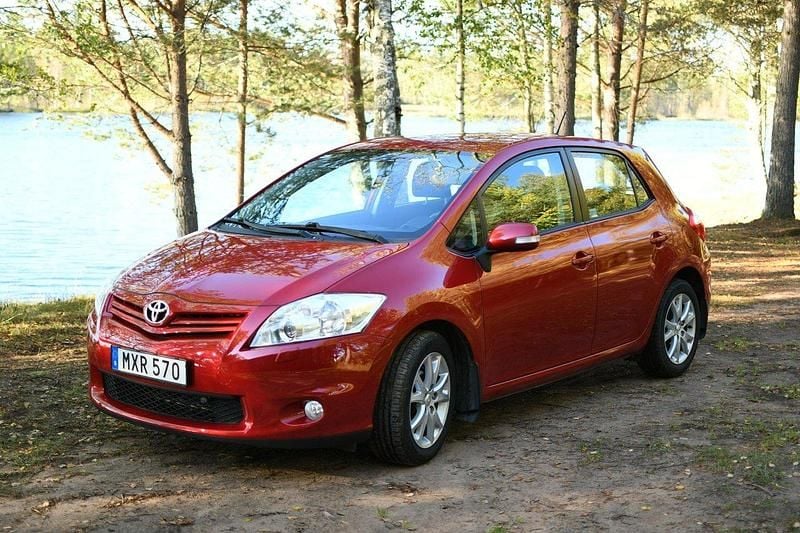 Röd Begagnad 2012 Toyota Auris Plus Halvkombi | 78 000 kr (Marknadspris) - Bild 1/4