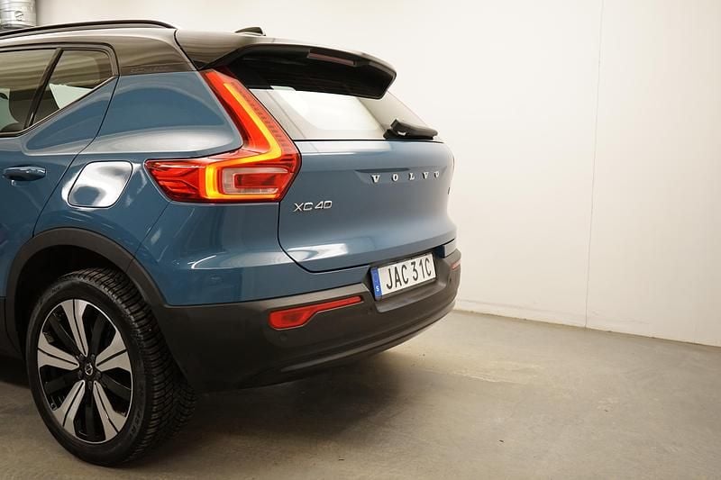 Begagnad Volvo XC40 Single Motor 185 kW (252 HK) 2022 Blå SUV
