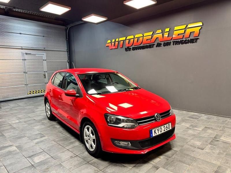 Röd Begagnad 2010 VW Polo Halvkombi | 54 900 kr (Marknadspris) - Bild 1/4