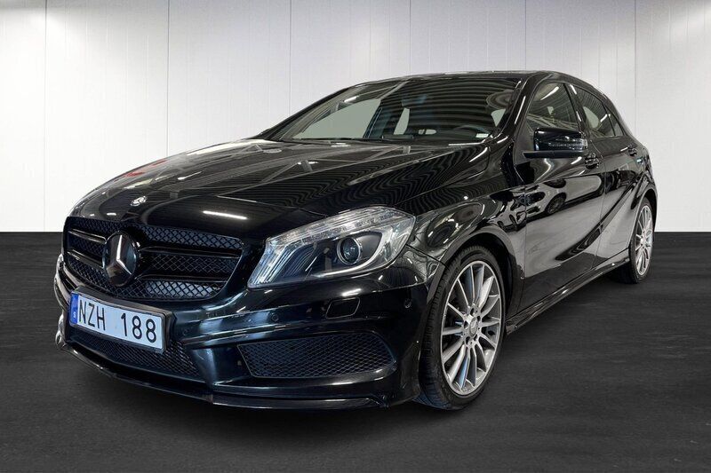 Svart Begagnad 2013 Mercedes A250 AMG Halvkombi | 229 000 kr (Marknadspris) - Bild 1/4