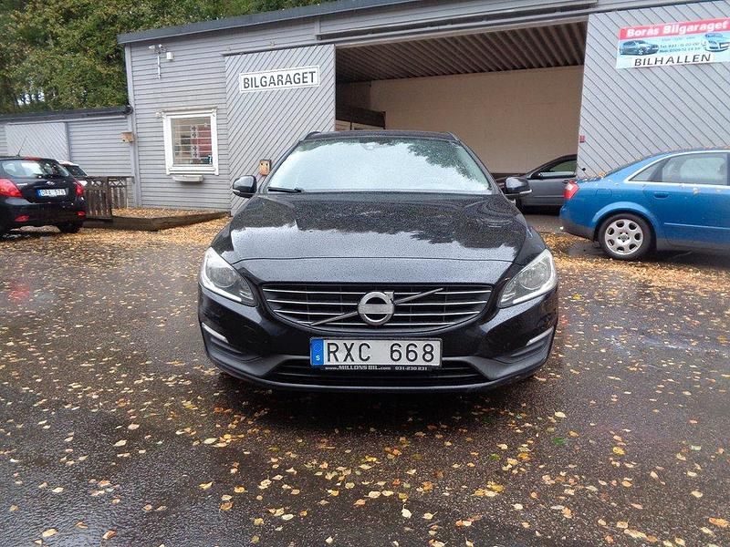 Svart Begagnad 2013 Volvo V60 Kinetic Kombi | 79 900 kr (Marknadspris) - Bild 1/4
