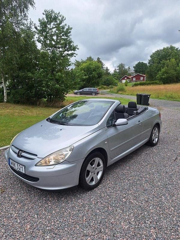 Grå Begagnad 2005 Peugeot 307 CC Cab | 62 500 kr (Marknadspris) - Bild 1/4