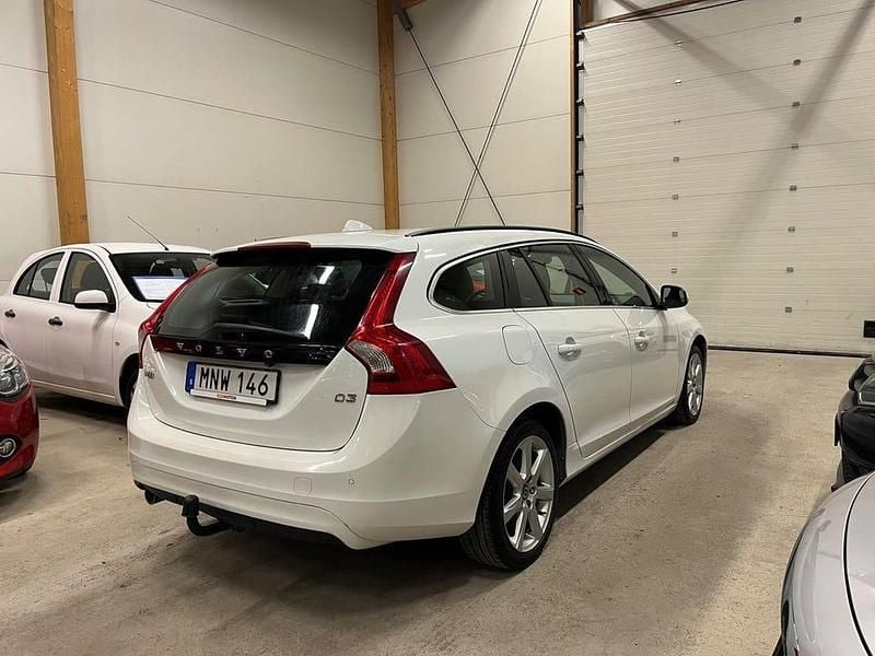 Begagnad Volvo V60 Momentum 150 HK (110 kW) 2016 Vit Kombi