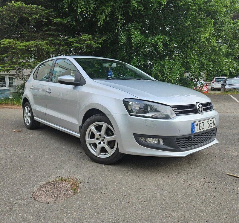 Silver Begagnad 2013 VW Polo Halvkombi | 60 000 kr (Marknadspris) - Bild 1/4