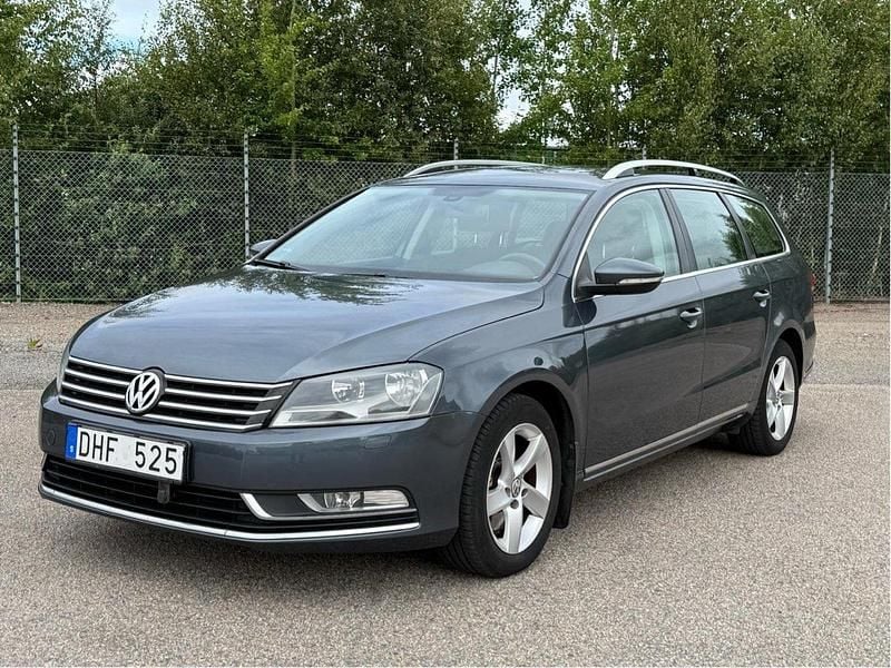 Grå Begagnad 2013 VW Passat Kombi | 59 500 kr (Marknadspris) - Bild 1/4