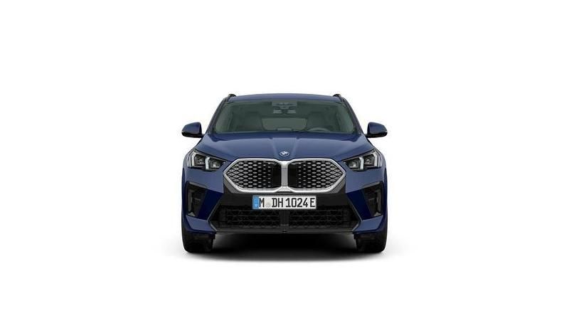 Begagnad BMW iX2 M Sport 230 kW (313 HK) 2024 Blå/lila SUV