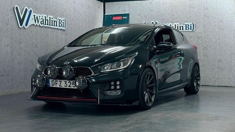 Svart Begagnad 2014 Kia ProCeed GT Halvkombi | 114 900 kr - Bild 1/4