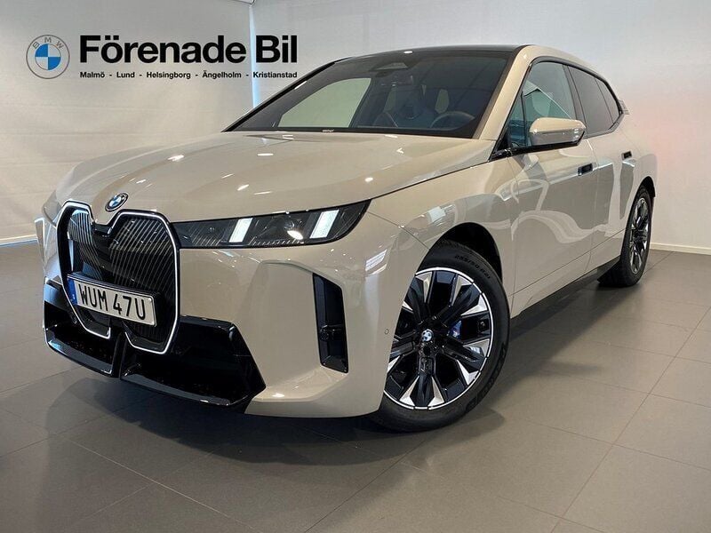 Grå Ny 2025 BMW iX M Sport SUV | 999 000 kr (Marknadspris) - Bild 1/4