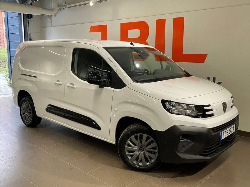 Vit (vit kaolin) Begagnad 2024 Peugeot Partner Minibuss | 324 875 kr - Bild 1/4