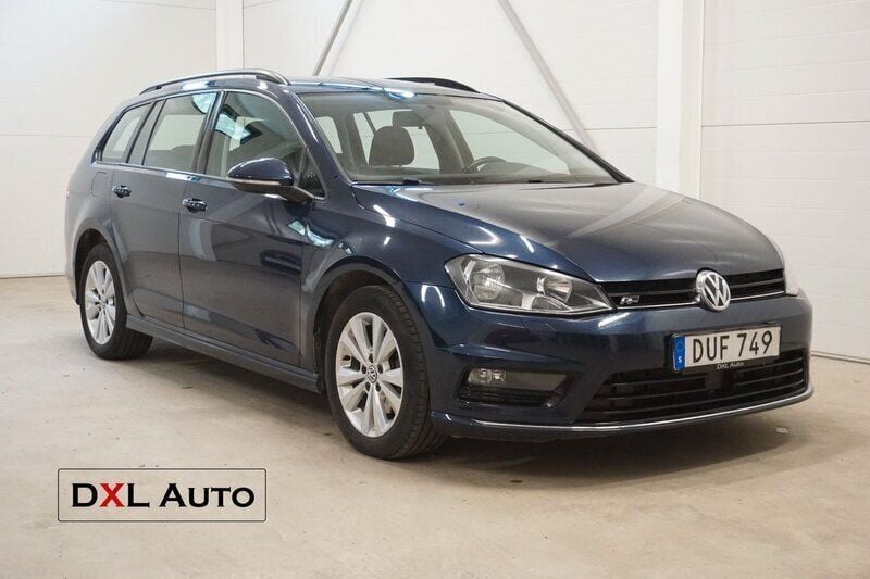 Mörkblå (blå) Begagnad 2015 VW Golf VII R-line Kombi | 119 900 kr (Lite dyr) - Bild 1/4