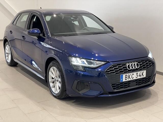 Navarrablå metallic Begagnad 2022 Audi A3 Proline | 229 000 kr (Marknadspris) - Bild 1/4