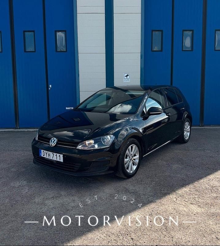 Svart Begagnad 2015 VW Golf VII Halvkombi | 94 900 kr (Marknadspris) - Bild 1/4