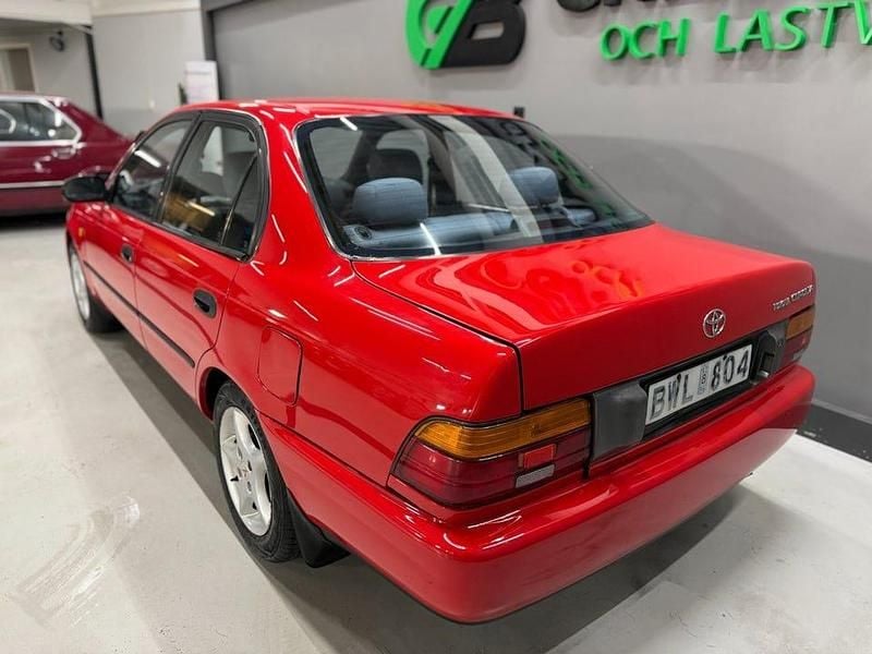 Begagnad Toyota Corolla 114 HK (83 kW) 1996 Röd Sedan