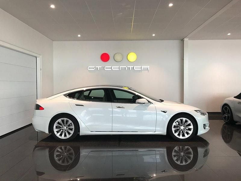 Vit Begagnad 2020 Tesla Model S Sedan | 319 900 kr (Superpris) - Bild 1/4