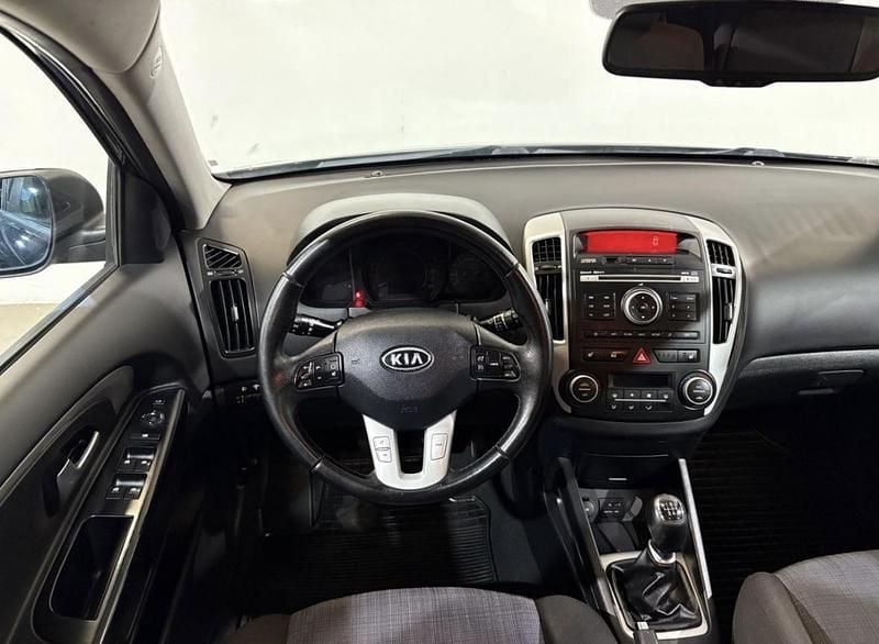 Svart Begagnad 2011 Kia Ceed Sportswagon Kombi | 36 000 kr (Bra pris) - Bild 1/4