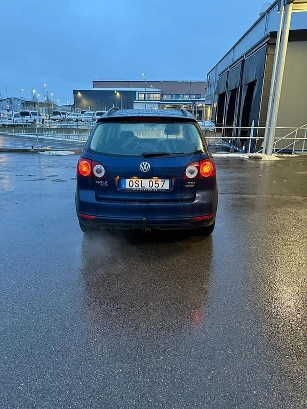 Begagnad VW Golf Plus Cross 105 HK (77 kW) 2012 Minibuss