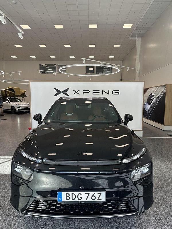 Svart Begagnad 2024 XPENG G9 SUV | 824 900 kr - Bild 1/4