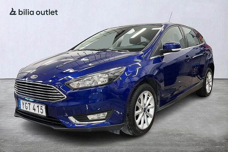 Blå Begagnad 2016 Ford Focus Titanium Halvkombi | 124 900 kr (Lite dyr) - Bild 1/3