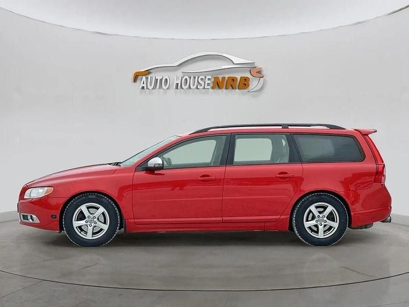 Röd Begagnad 2011 Volvo V70 R-Design Kombi | 69 500 kr (Marknadspris) - Bild 1/4
