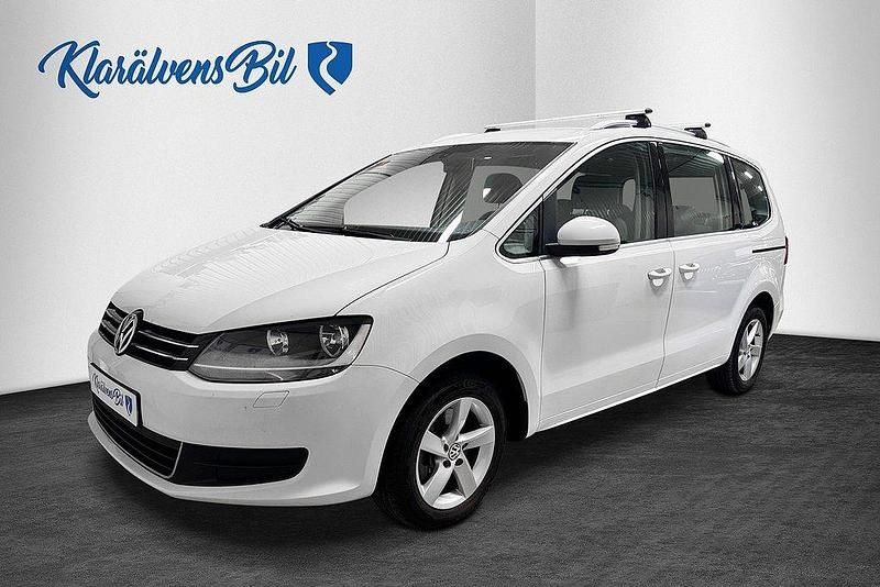 Vit Begagnad 2014 VW Sharan Minibuss | 109 900 kr (Marknadspris) - Bild 1/4