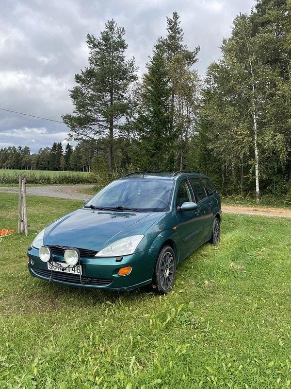 Grön Begagnad 2001 Ford Focus Kombi | 12 500 kr (Marknadspris) - Bild 1/2