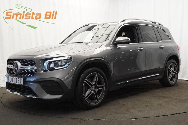 Mörkgrå Begagnad 2023 Mercedes GLB200 SUV | 389 600 kr (Marknadspris) - Bild 1/3