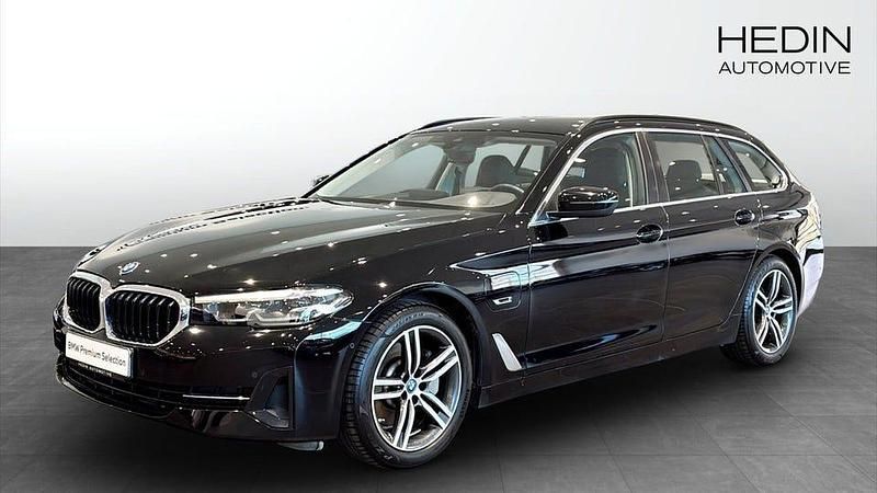 Svart Begagnad 2023 BMW 530 Kombi | 386 700 kr - Bild 1/4