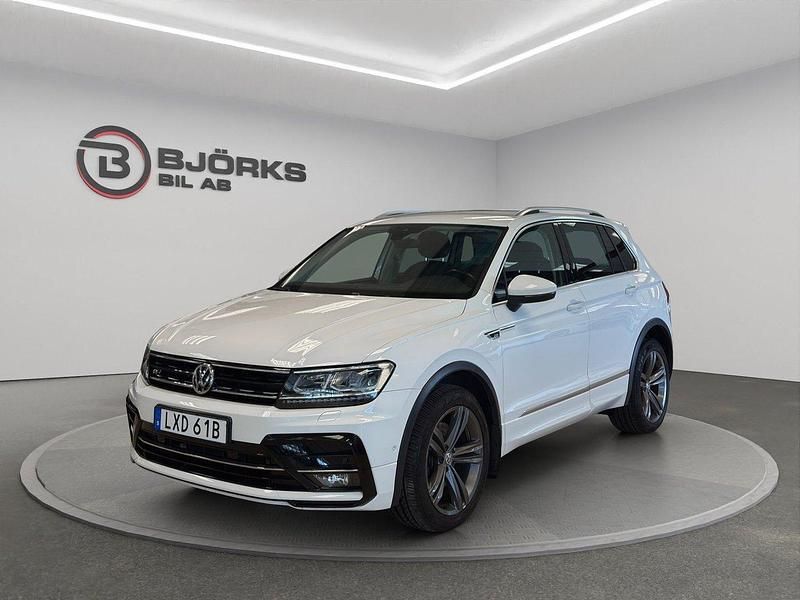 Vit Begagnad 2019 VW Tiguan R-line SUV | 278 500 kr (Marknadspris) - Bild 1/4