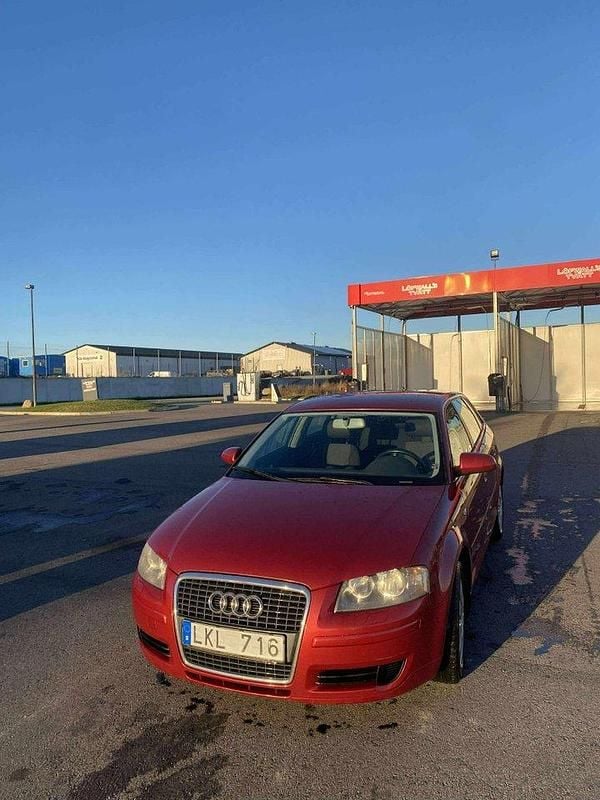 Röd Begagnad 2007 Audi A3 Sportback Attraction Halvkombi | 28 700 kr (Marknadspris) - Bild 1/3