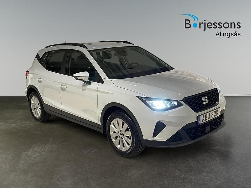 Vit Begagnad 2024 Seat Arona Style SUV | 178 500 kr (Marknadspris) - Bild 1/4