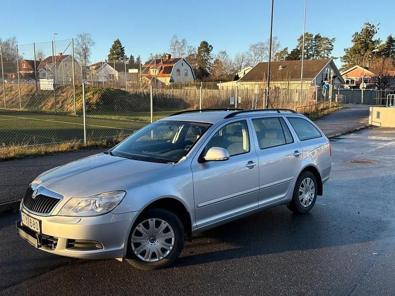 Begagnad 2012 Skoda Octavia Kombi | 34 900 kr (Superpris) - Bild 1/4