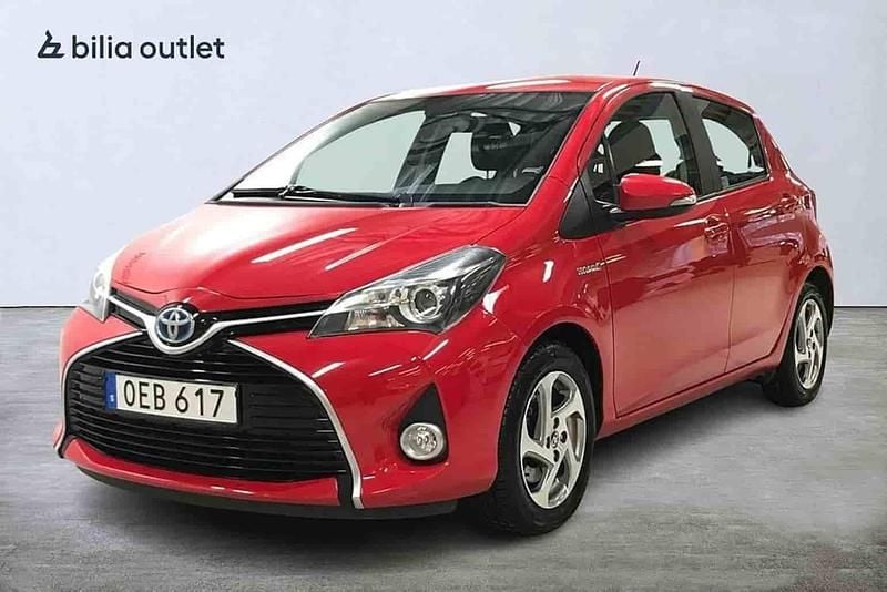 Röd Begagnad 2016 Toyota Yaris Hybrid Halvkombi | 139 900 kr (Marknadspris) - Bild 1/1