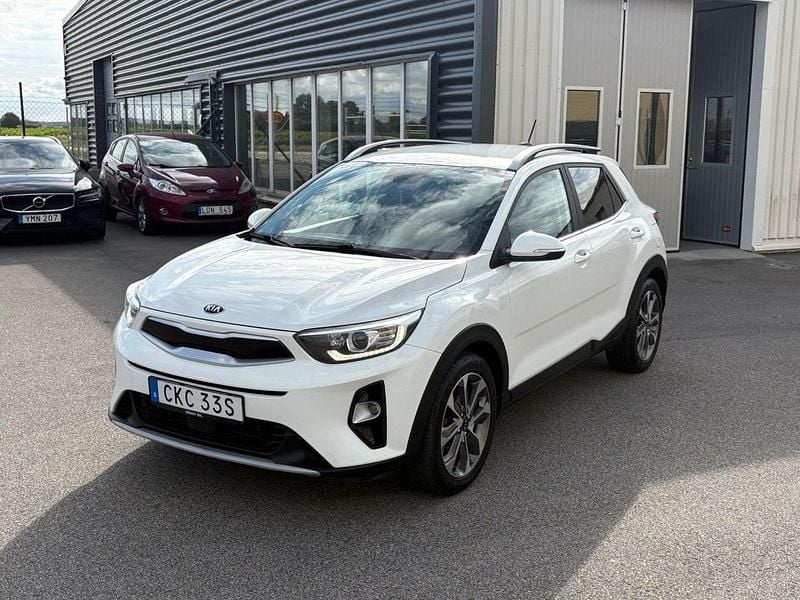 Vit Begagnad 2020 Kia Stonic Advance SUV | 154 900 kr (Marknadspris) - Bild 1/4