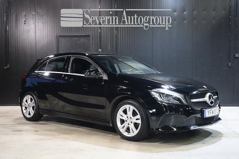 Svart Begagnad 2016 Mercedes A180 Halvkombi | 159 000 kr (Marknadspris) - Bild 1/4