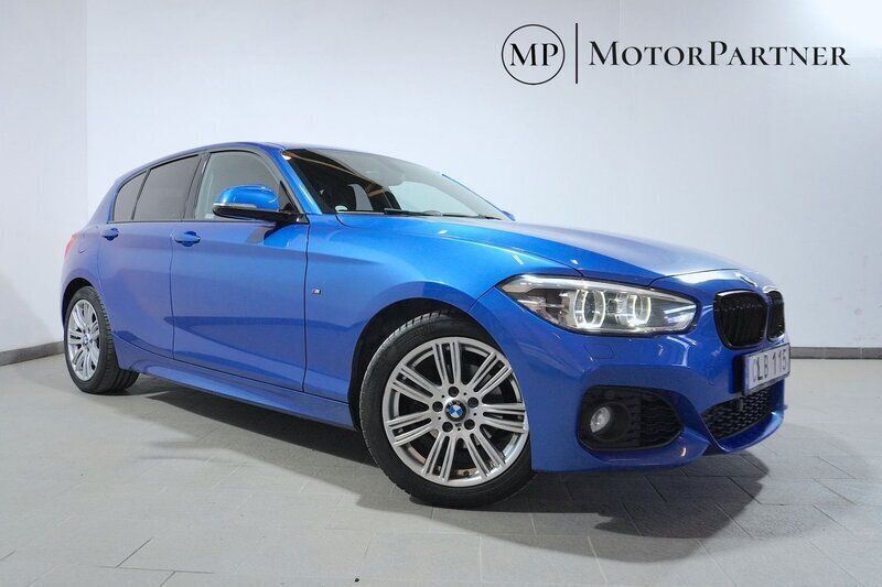 Blå Begagnad 2016 BMW 118 M Sport Halvkombi | 179 900 kr (Marknadspris) - Bild 1/4