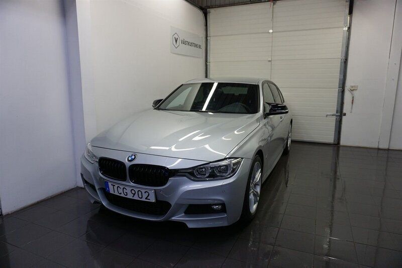 Silver Begagnad 2018 BMW 330e M Sport Sedan | 229 900 kr (Marknadspris) - Bild 1/4